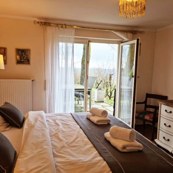 Boxspringbett im Schlazimmer ost
