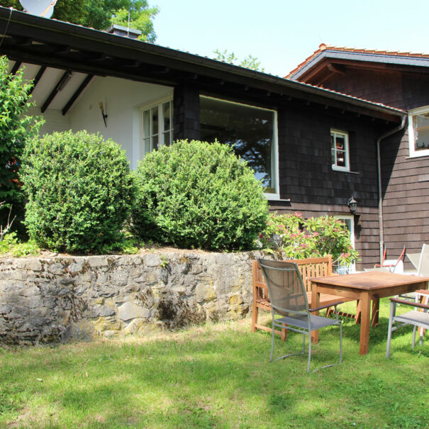 Garten mit Sitzplatz Ferienhaus Vogelsbergblick