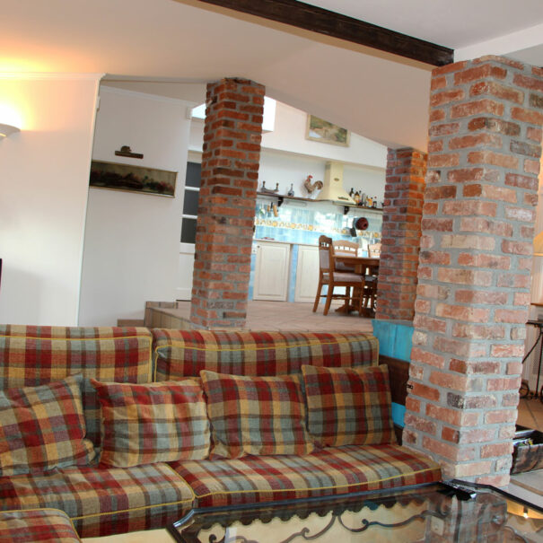 Wohnzimmer Blick zur Küche Ferienhaus Vogelsbergblick